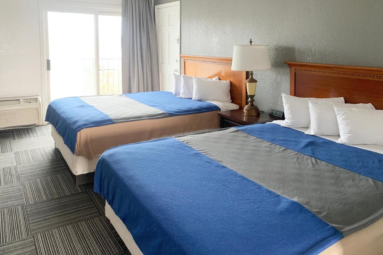 Lakeview Hotel 2*